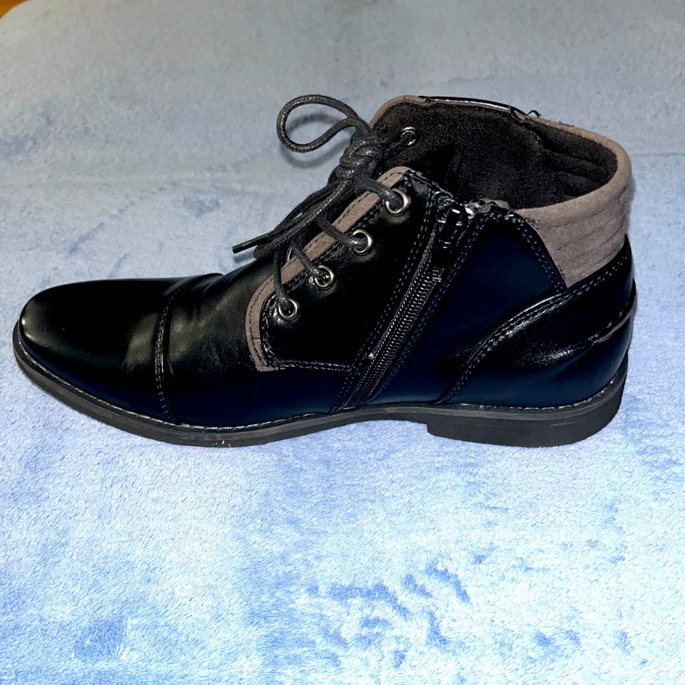 Shoes - Picture 4 of 6